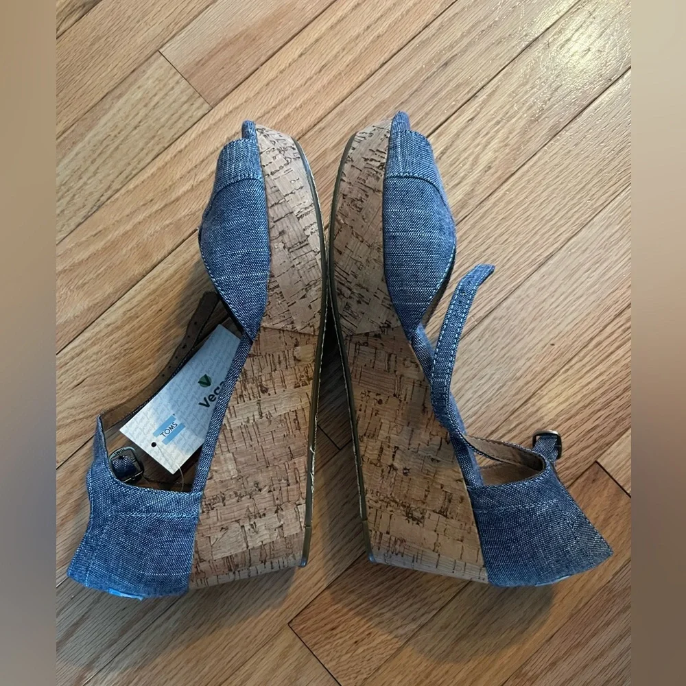 Toms‎ wedges